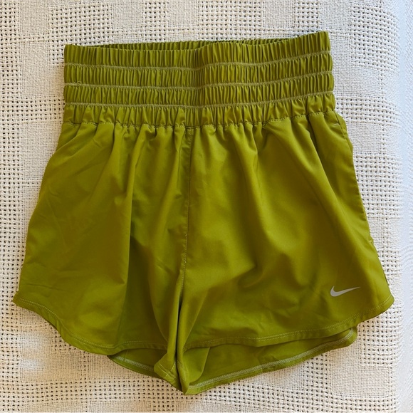 Nike athletic shorts - Picture 3 of 4